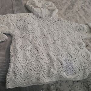 Beautiful 525 sweater w hood. Hp🔥🔥🔥